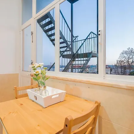Stunning Bridge View From Open Plan Flat * Lisboa